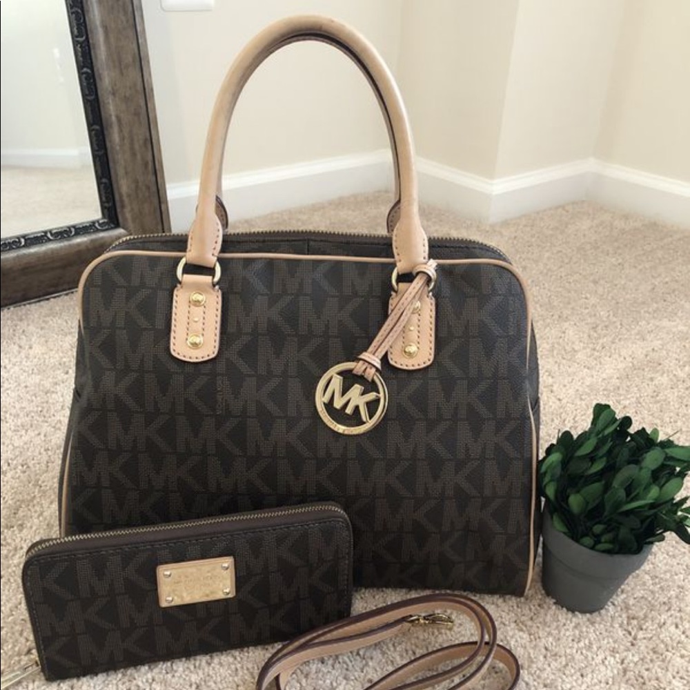‼️⛔️SOLD⛔️‼️Michael Kors bundle